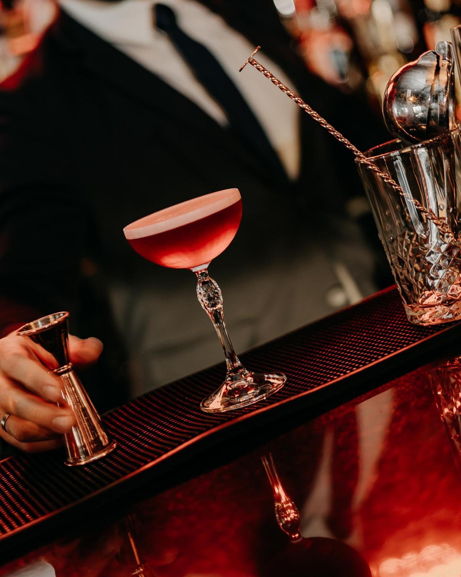 138 Liberdade Hotel Lisboa 外观 照片 A Clover Club cocktail