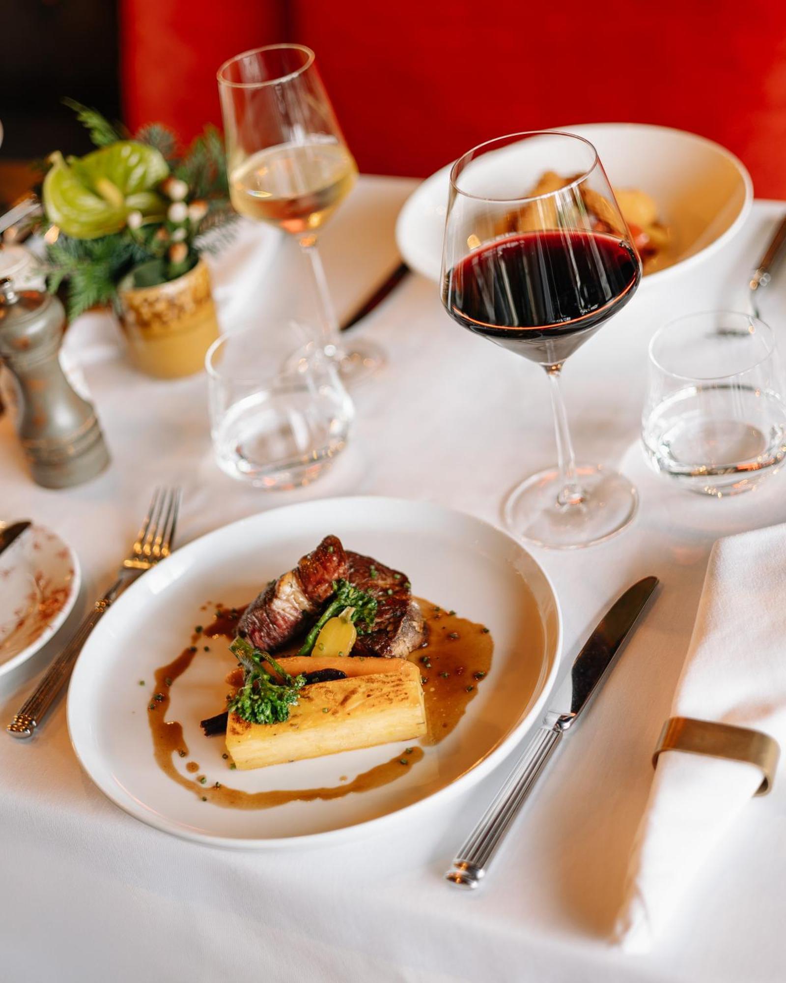 138 Liberdade Hotel Lisboa 外观 照片 A meal at the restaurant